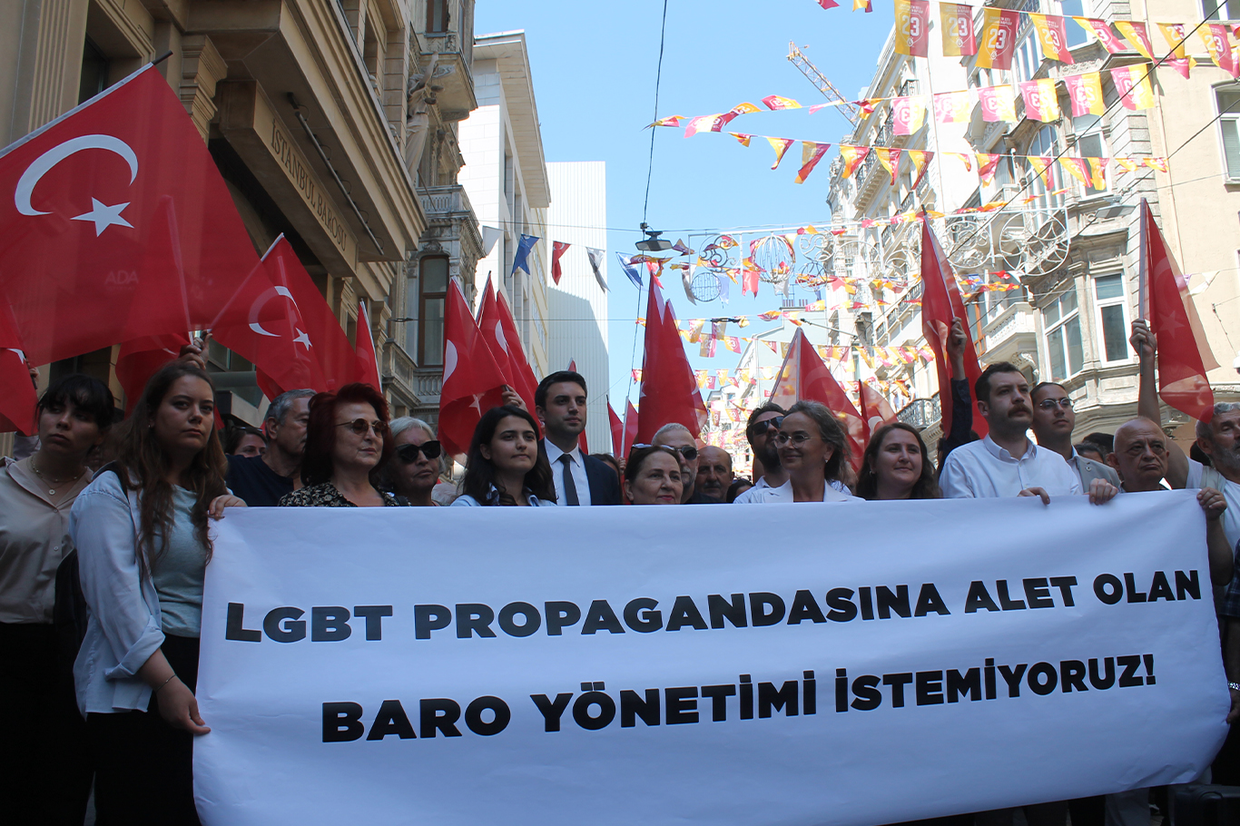 Sapkınlığa destek veren İstanbul Barosu'na avukatlardan protesto