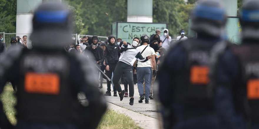 Fransa'da 17 yaşındaki sürücünün öldürülmesinin ardından çıkan olaylarda 667 kişi gözaltına alındı