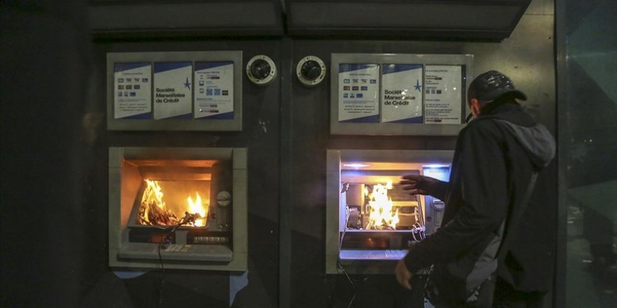 Fransa'da sokaklar polis kurşunuyla ölen genç için savaş alanına döndü