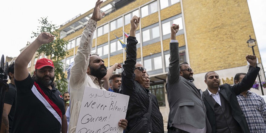 İsveç'te Kur'an-ı Kerim yakılması Londra'da protesto edildi