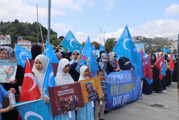 Urumçi katliamı, Çin'in İstanbul Başkonsolosluğu önünde protesto edildi