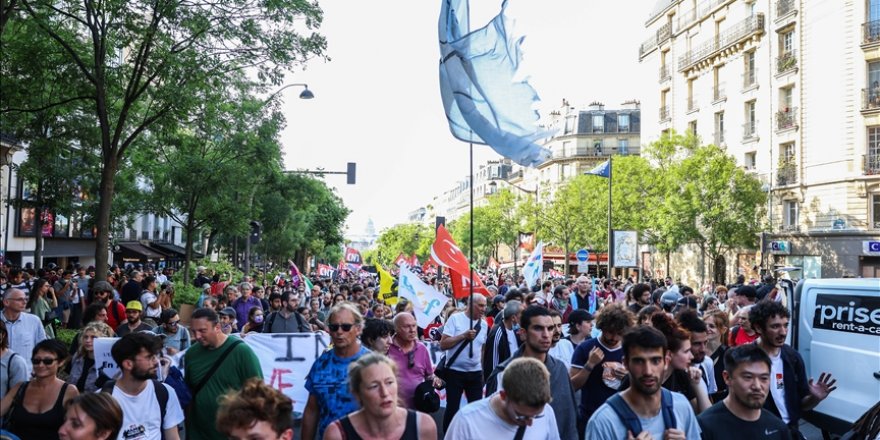 Fransa'da milyonları sokağa döken tartışmalı emeklilik reformu yürürlüğe girdi