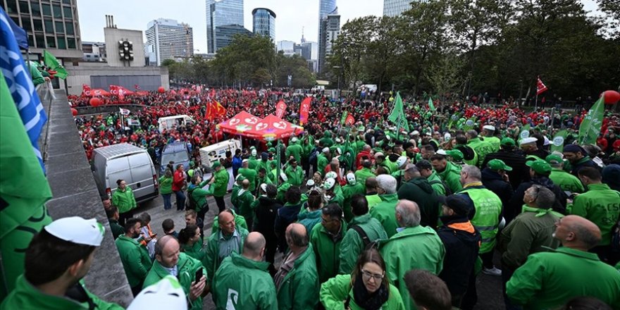 Belçika'da binlerce kişi protestolara kısıtlama getiren yasa tasarısına karşı yürüdü