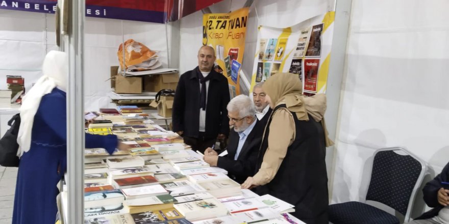 Tatvan Kitap Fuarına yoğun ilgi