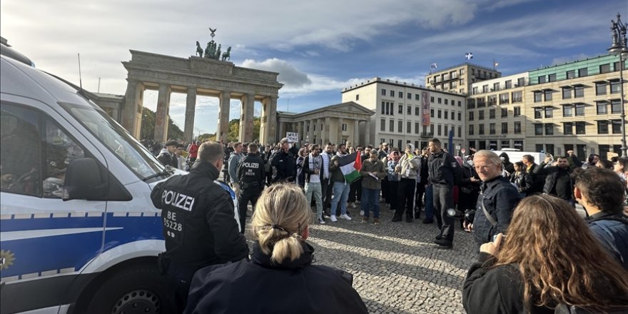 Berlin'de Filistinlilerle dayanışma gösterisine polis engeli