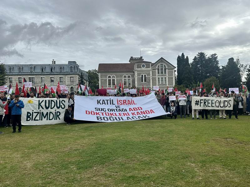 Boğaziçi Üniversitesi öğrencileri İsrail vahşetini protesto etti