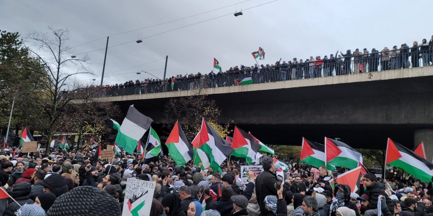 Düsseldorf’ta binlerce kişi Siyonist İsrail’in Gazze’deki katliamlarını protesto etti