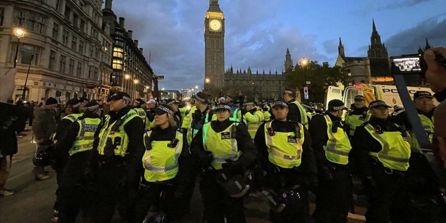 İki farklı eyleme sahne olan Londra'da 126 kişi gözaltına alındı