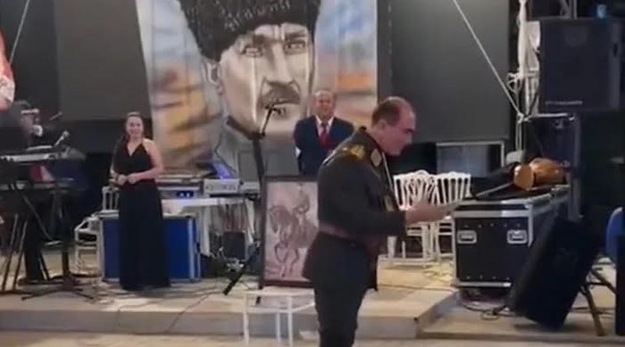 Dünya Gazze'yi konuşurken Kemalistlerin gündemi bambaşka: Mustafa Kemal’e benzeyen adamlar!