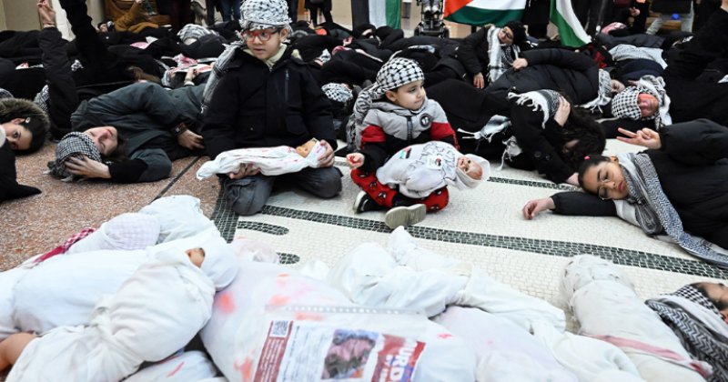 Brüksel'de kadınlar Gazze için gösteri düzenledi