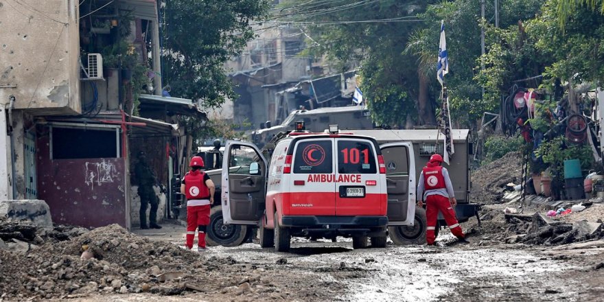 İşgalci İsrail Batı Şeria'da ambulans vurdu