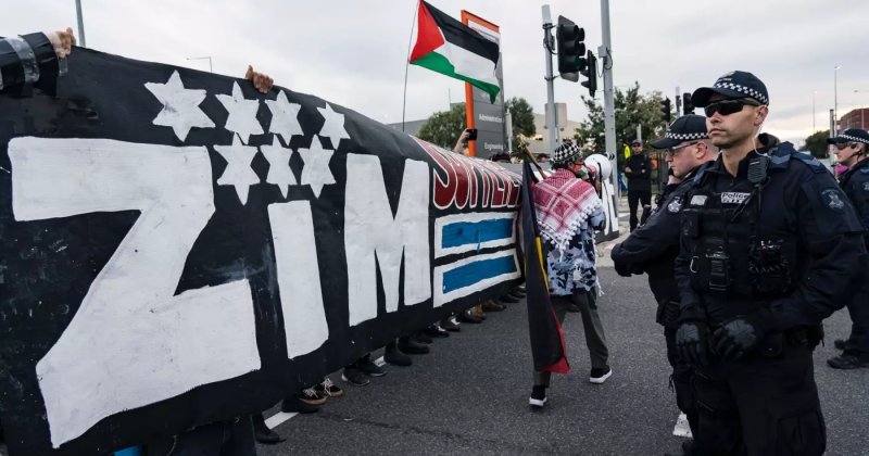 Filistin yanlısı protestocular İsrail gemisinin Melbourne limanına girişini engelledi