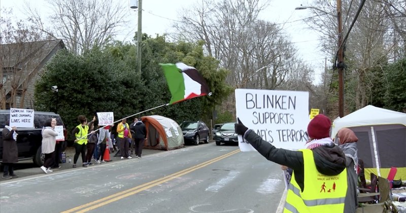 Filistin destekçilerinden Blinken'ın evinin karşısında "Gazze'de ateşkes" çağrısı