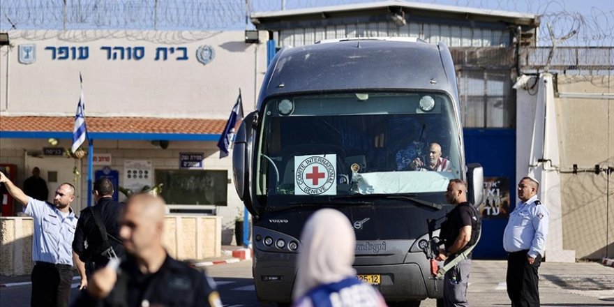 Katil İsrail, Gazze'de Alzheimer hastası kadını "yasa dışı savaşçı" olduğu iddiasıyla 2 ay hapiste tuttu