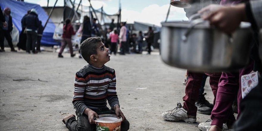 Gazze'deki Nasır Tıp Kompleksi yakınında su, yiyecek ve ilaçtan yoksun 30 bin kişi bulunuyor