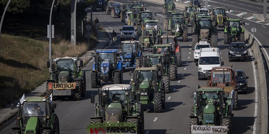 İspanya'da çiftçilerin 3 gündür devam eden protestolarında 19 kişi gözaltına alındı