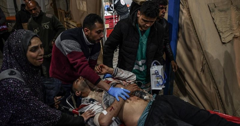 Katil İsrail Refah'a saldırıyor: Yüzlerce şehit var