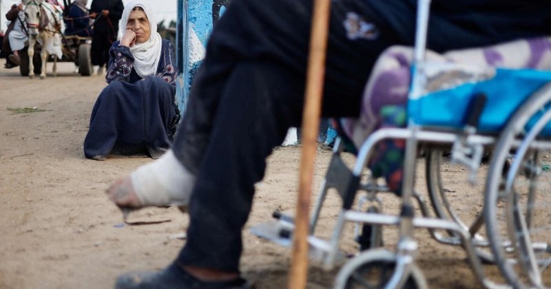 Nasır Hastanesi'nden 14 hasta Gazze kuşatması altında tahliye edildi