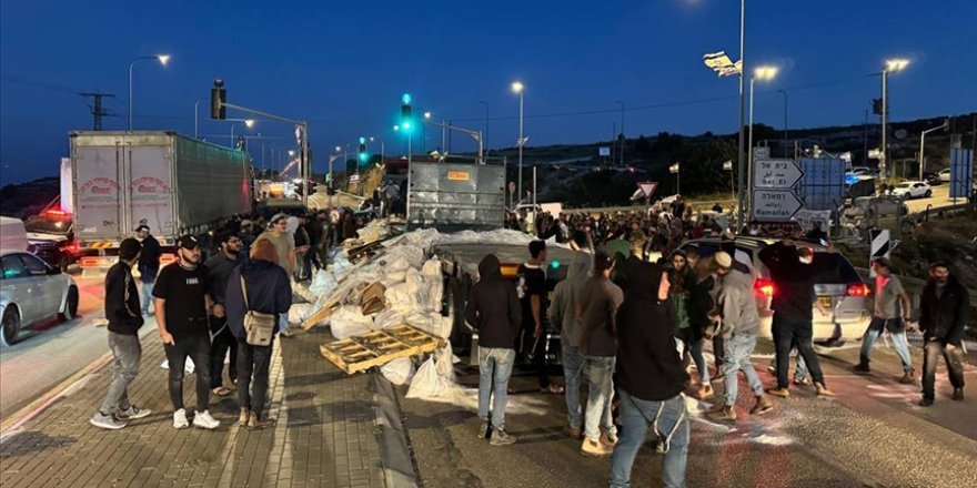 Siyonist yerleşimciler Batı Şeria'da gıda yüklü tıra saldırdı