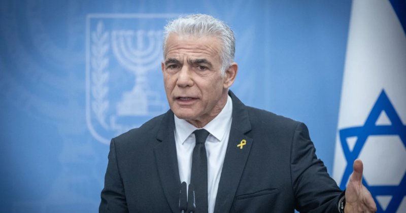 Lapid, yardım tırlarına saldıranların "hükümet destekli milisler" olduğunu söyledi