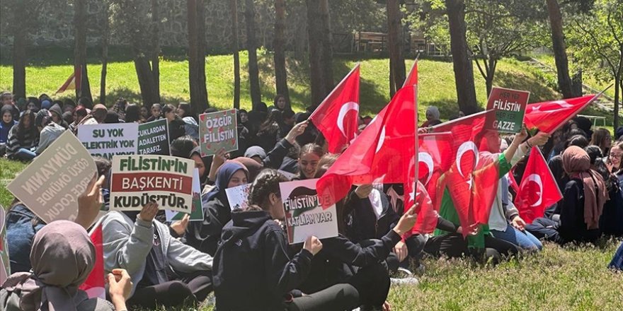 Erzurum'da lise öğrencileri Gazze için yürüdü