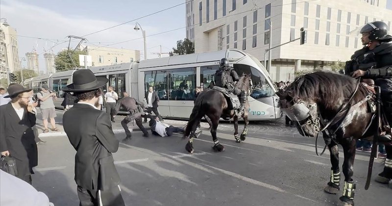 İşgal polisinden Ultra-Ortodoks Yahudilerin zorunlu askerlik karşıtı gösterisine müdahale