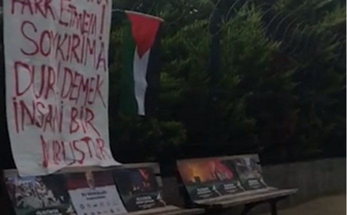 Arel Üniversitesi'nde tek kişilik Gazze'ye destek eylemi