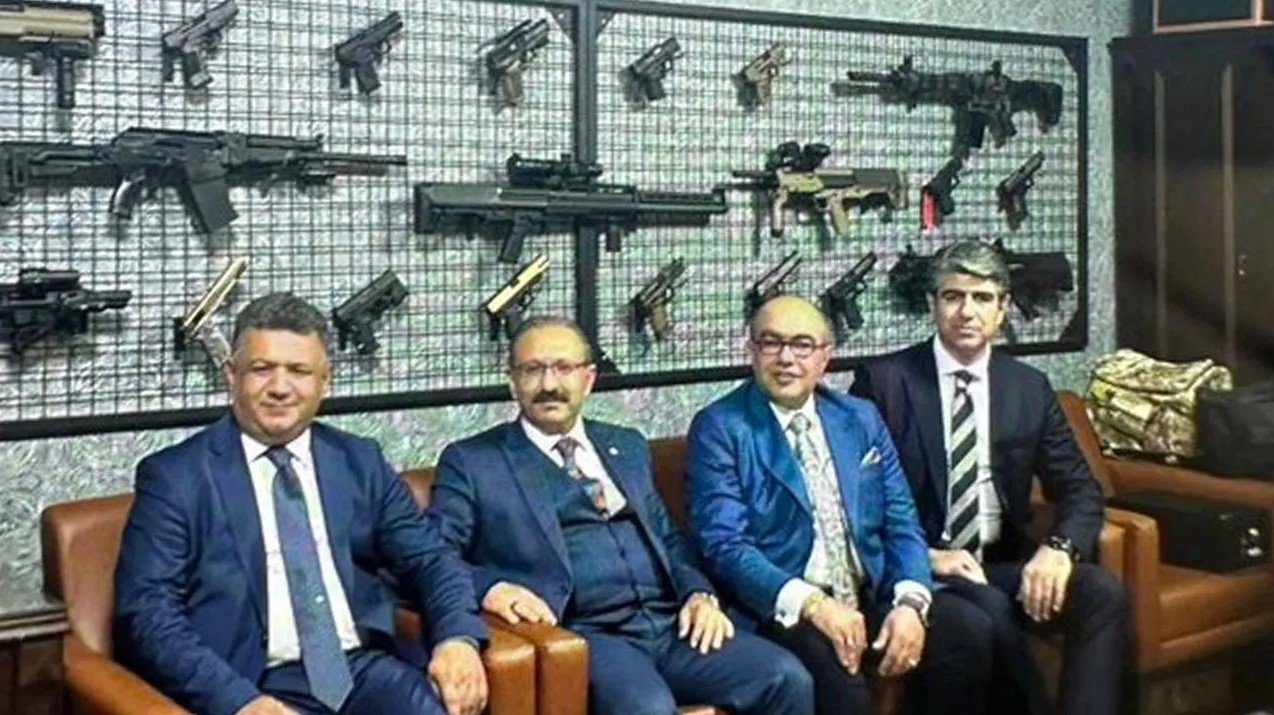 İzmir'de lüks arabası ve silah koleksiyonu olay olan hakime soruşturma