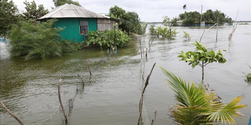 Bangladeş'te meydana gelen sel felaketi nedeniyle 10 bin aile mahsur kaldı