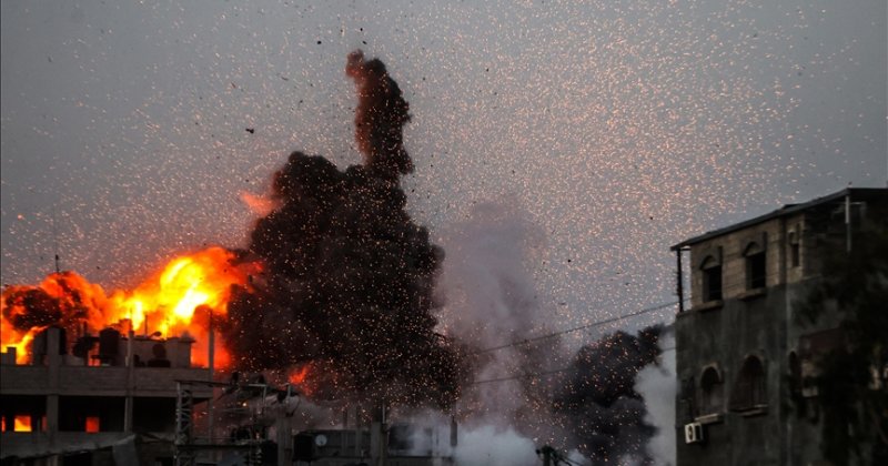 İşgalciler Gazze Şeridi'nde bir mülteci kampını bombaladı