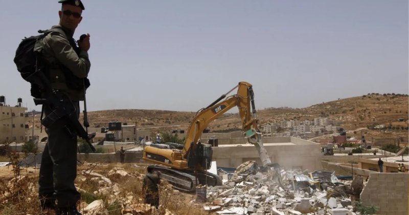 Siyonistler Nablus kentinde Filistinlilere ait evleri yıkmaya başladı