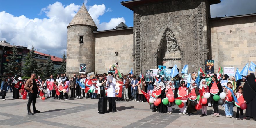 Kars'ta sağlık çalışanları Gazze için 30 haftadır "sessiz yürüyüş" yapıyor