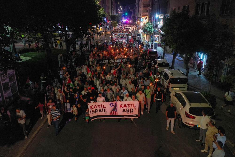 Bursa'da Gazze için meşaleli yürüyüş