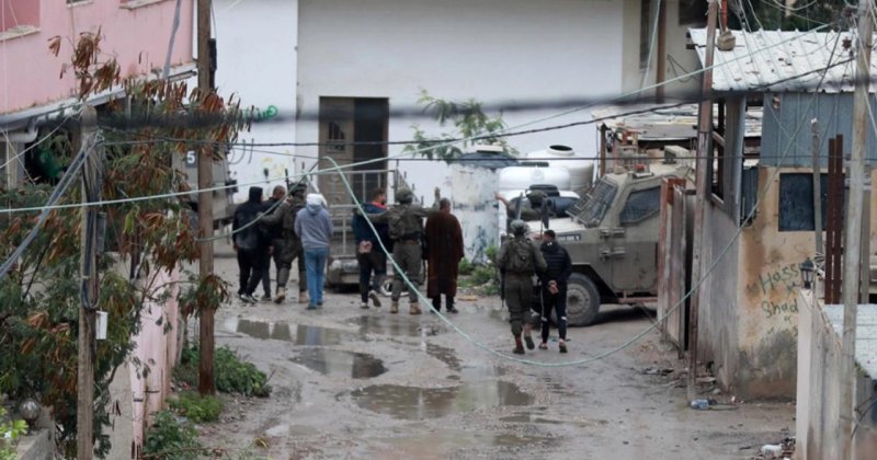 İşgal ordusu, Akabe Ceber Mülteci Kampı'na baskın düzenledi