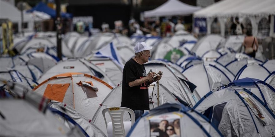 İsrailli esirlerin aileleri, "esir takası anlaşması" talebiyle Tel Aviv’de yolları kapattı