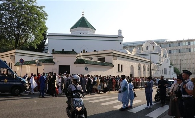 Paris Ulu Camiinde İslam’a yönelik siyasi ve medya saldırıları protesto edildi