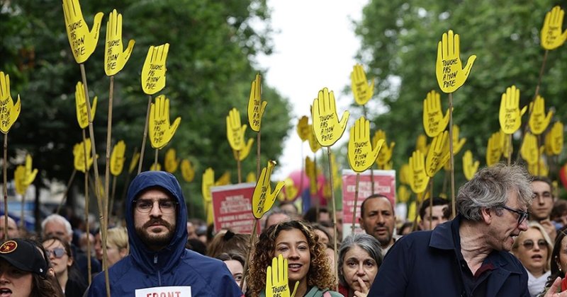 Fransa'da farklı görüşlerdeki 200'den fazla siyasetçiden aşırı sağa karşı işbirliği çağrısı