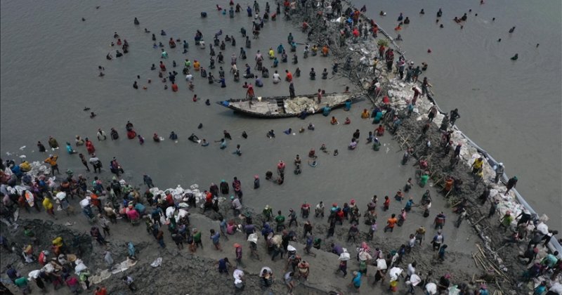 Bangladeş'teki 1800 kişi kirli su kaynaklı hastalıklara yakalandı