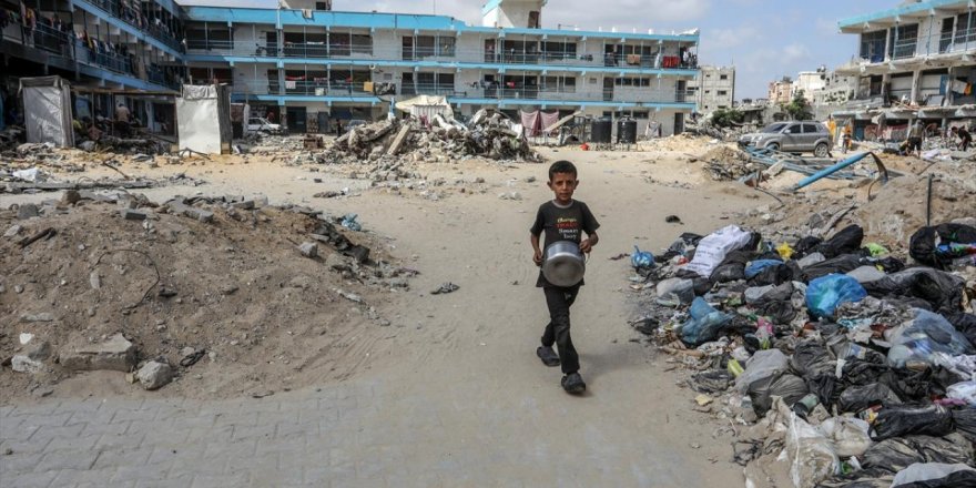 Gazze'de 300 bin civarı UNRWA öğrencisi yaklaşık 9 aydır okula gidemiyor