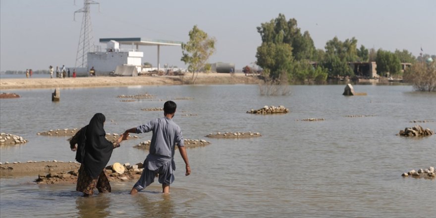 Pakistan'da eriyen buzulların yol açtığı selde yüzlerce kişi evlerinden tahliye edildi