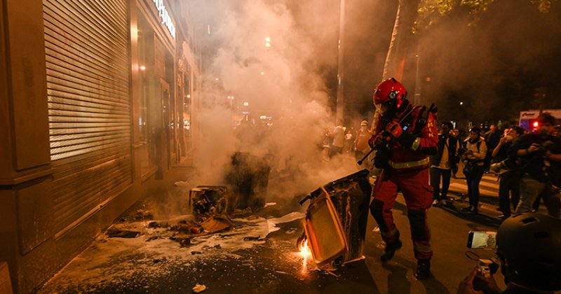 Paris polisinden aşırı sağ karşıtlarına sert müdahale