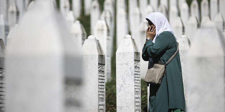 Srebrenitsa'da yarın düzenlenecek anma töreni için hazırlıklar sürüyor