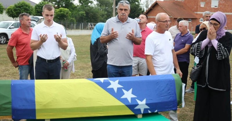 Bosna Hersek'te Sırpların öldürdüğü 4 sivil daha toprağa verildi