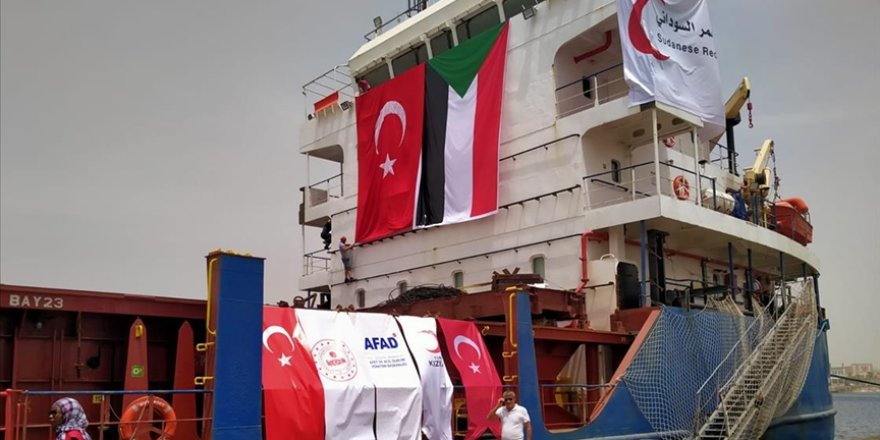 Türkiye'den 2 bin 408 tonluk insani yardım malzemesi taşıyan gemi Sudan'a ulaştı