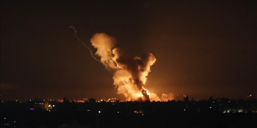 Lübnan'dan işgalci İsrail'e atılan füzeler, 2 evde yangına neden oldu