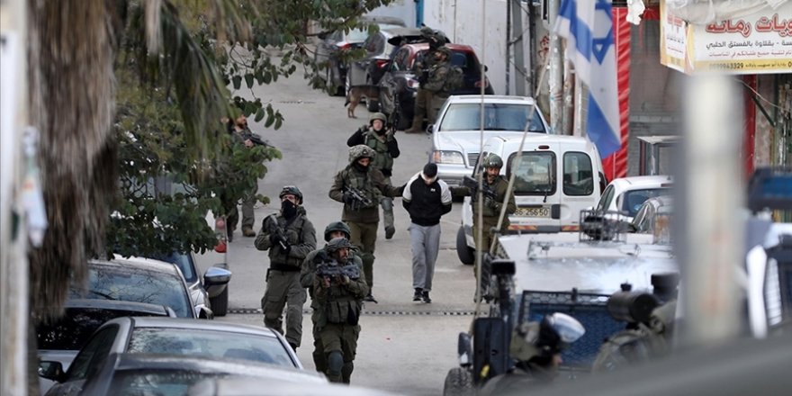 İşgal güçleri, Batı Şeria'da 7 Ekim'den bu yana 9 bin 800 Filistinliyi gözaltına aldı