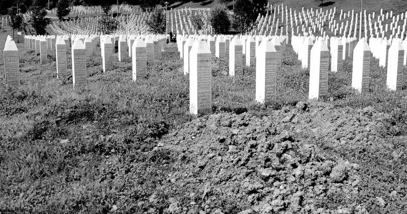 Soykırımcı İsrail: Srebrenitsa'da soykırım yaşanmadı