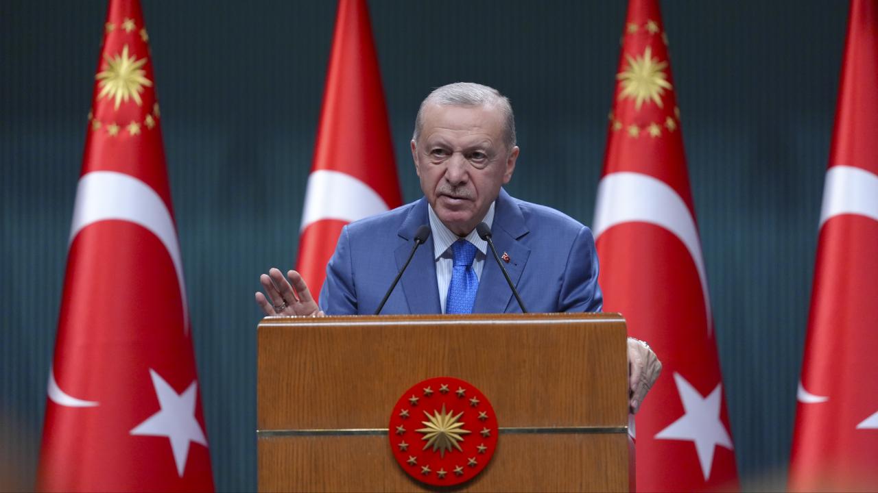 Erdoğan: Ordu kendini bilmezlerin at oynattığı bir meydan değil