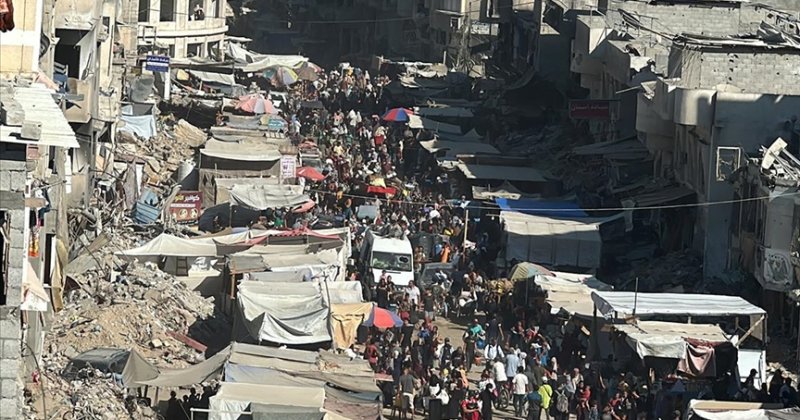 Siyonistler Gazze'de "insani bölge" dediği alanı daraltmayı sürdürüyor