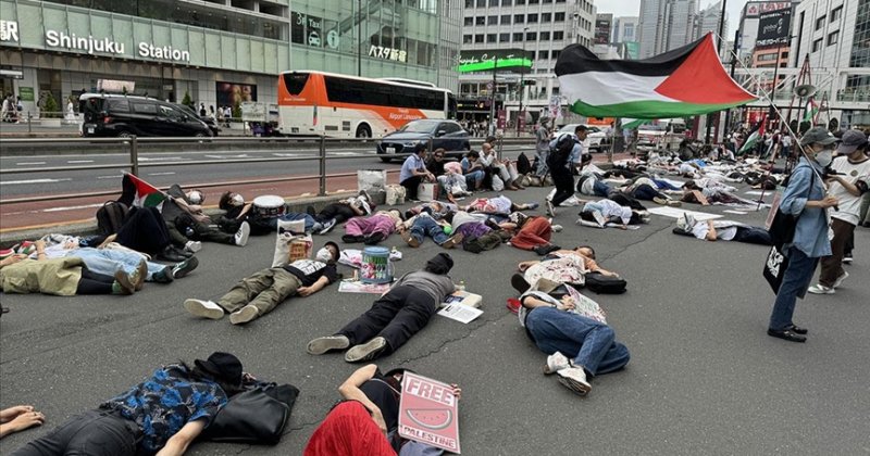 Tokyo'nun işlek noktalarından Şincuku'da Filistin'e destek gösterisi düzenlendi